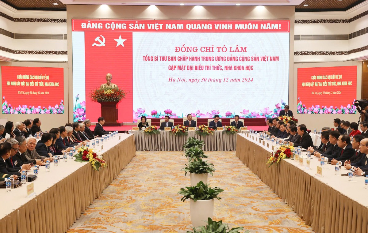 Hội nghị gặp mặt đại biểu trí thức, nhà khoa học toàn quốc.