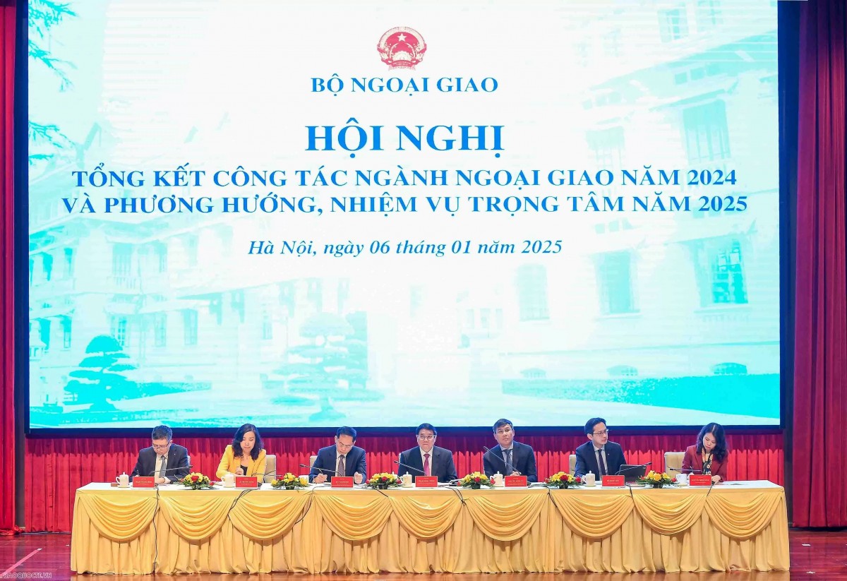 'Hoạt động ngoại giao phải góp phần thúc đẩy lực lượng sản xuất mới'