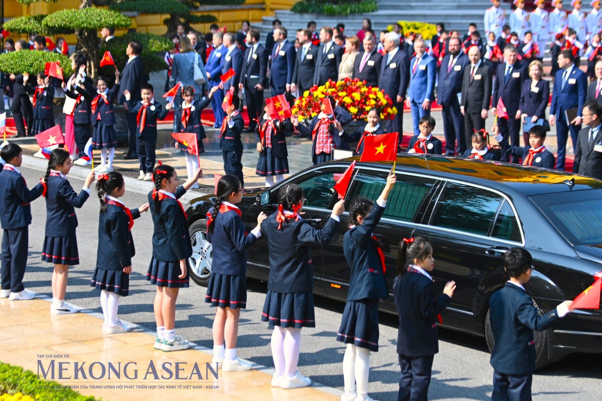 Thủ tướng Phạm Minh Chính chủ trì lễ đón Thủ tướng Nga Mikhail Mishustin