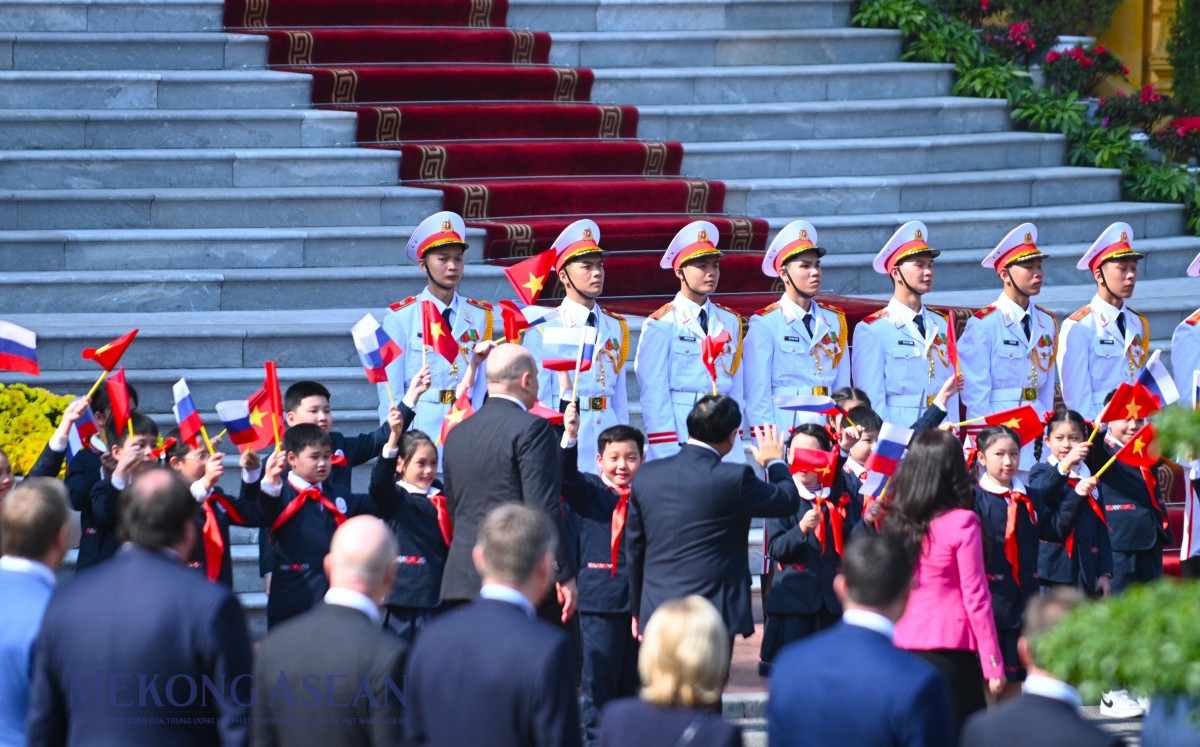 Thủ tướng Phạm Minh Chính chủ trì lễ đón Thủ tướng Nga Mikhail Mishustin