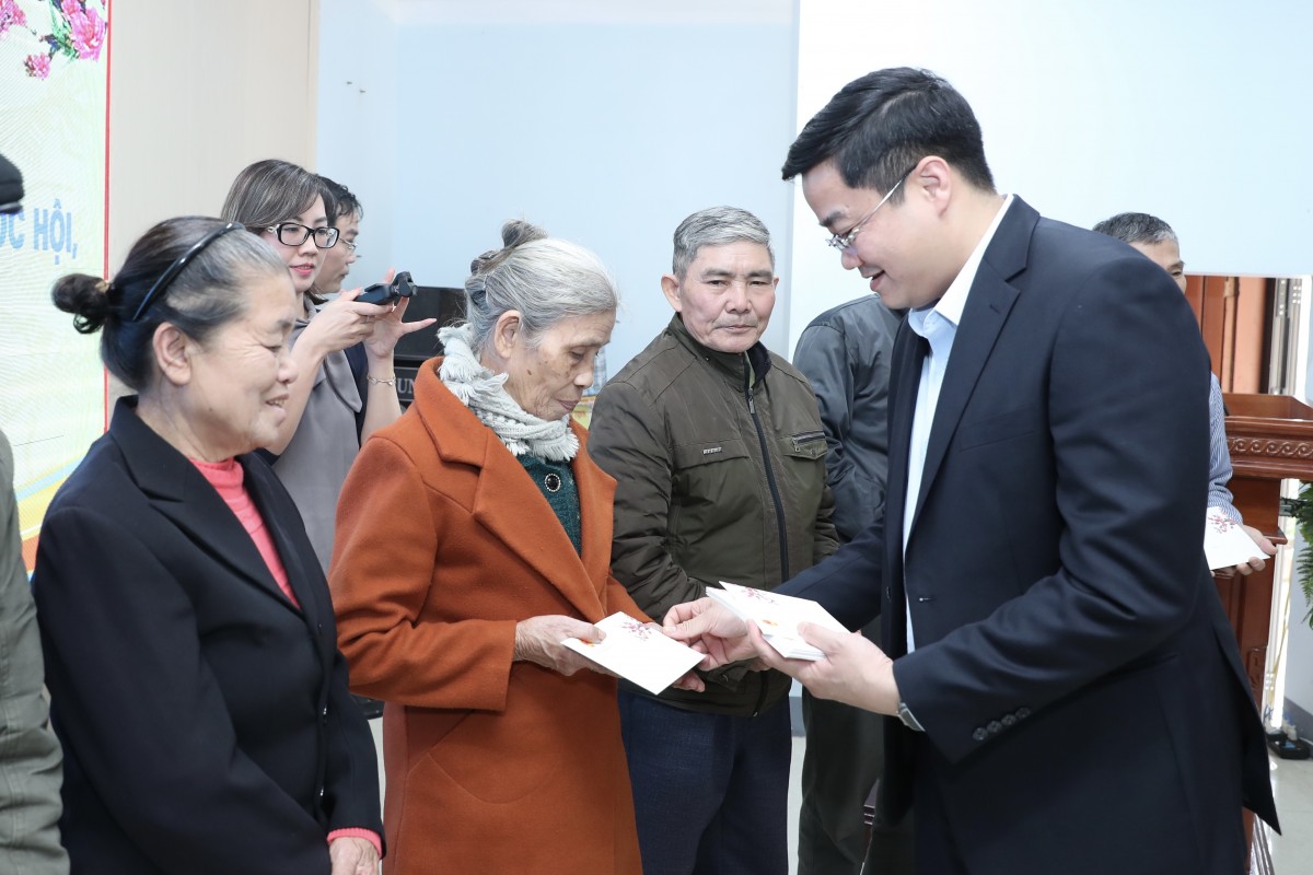 Đoàn công tác Bộ Kế hoạch và Đầu tư tri ân tại Quảng Trị nhân dịp Tết Nguyên đán