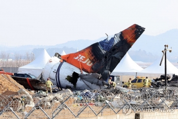 Hàn Quốc dỡ các bức tường cuối đường băng sau tai nạn máy bay Jeju Air