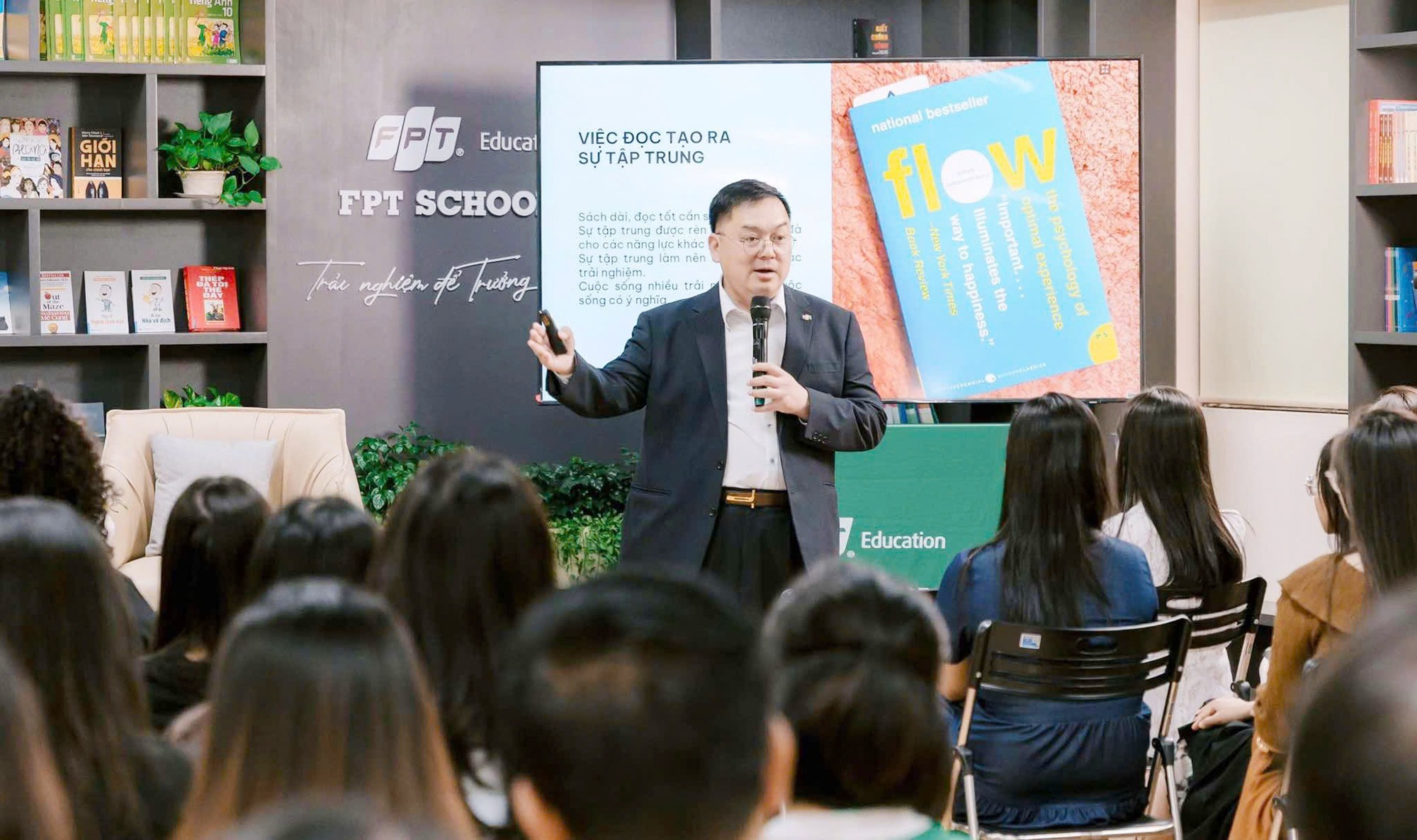 Người miền Bắc đắp đê, người miền Nam đón lũ