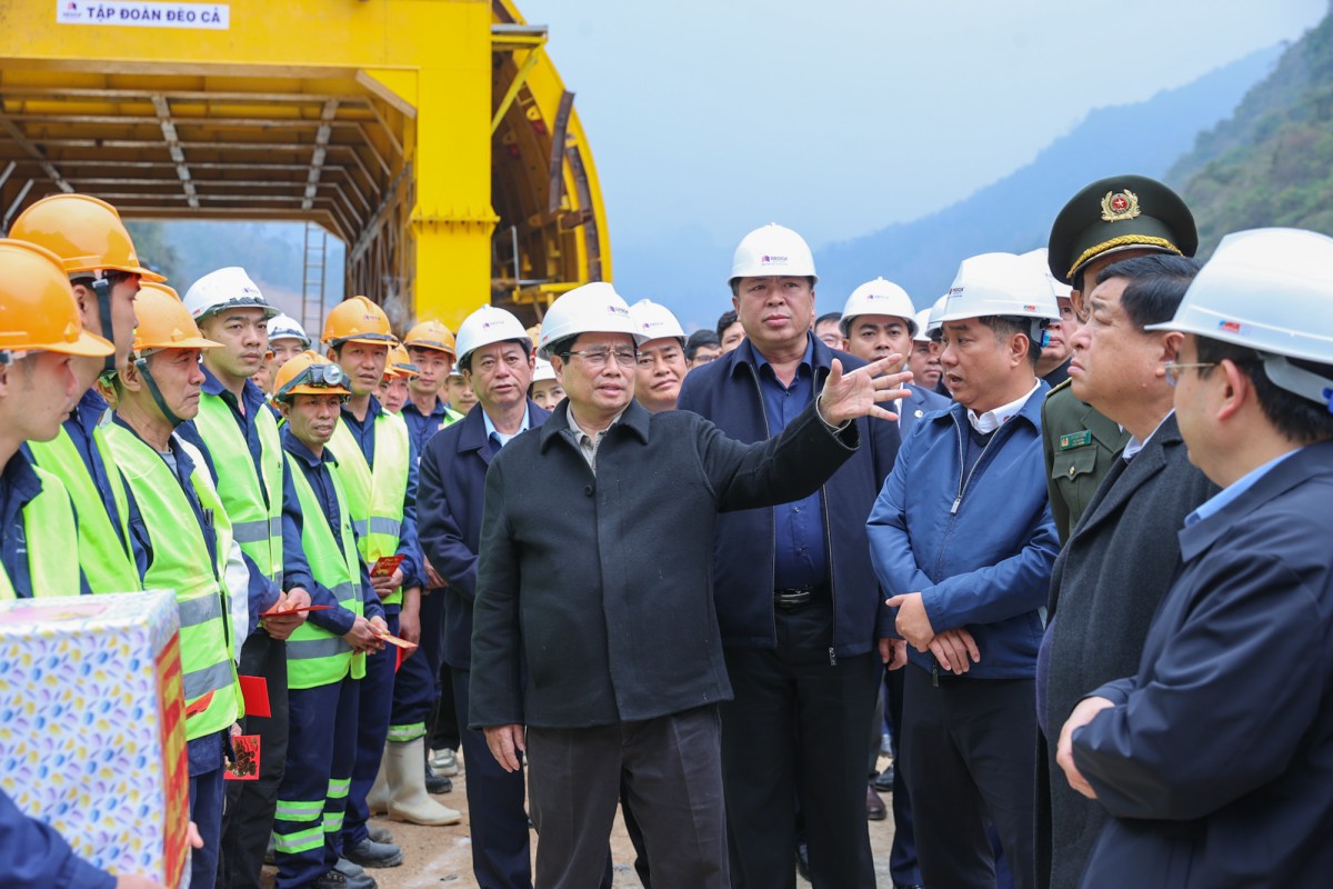 Thủ tướng Phạm Minh Chính kiểm tra, đôn đốc, thúc đẩy tiến độ dự án đường bộ cao tốc Đồng Đăng (Lạng Sơn) - Trà Lĩnh (Cao Bằng) - Ảnh: VGP.