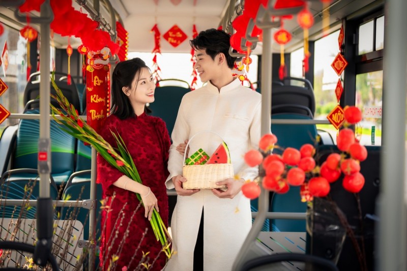 Chiếc vé quyền lực tại Lễ hội Xuân lớn nhất Việt Nam