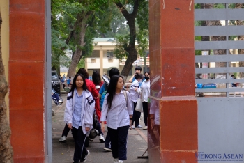 Miễn học phí: Phụ huynh nhẹ gánh, con trẻ thêm cơ hội