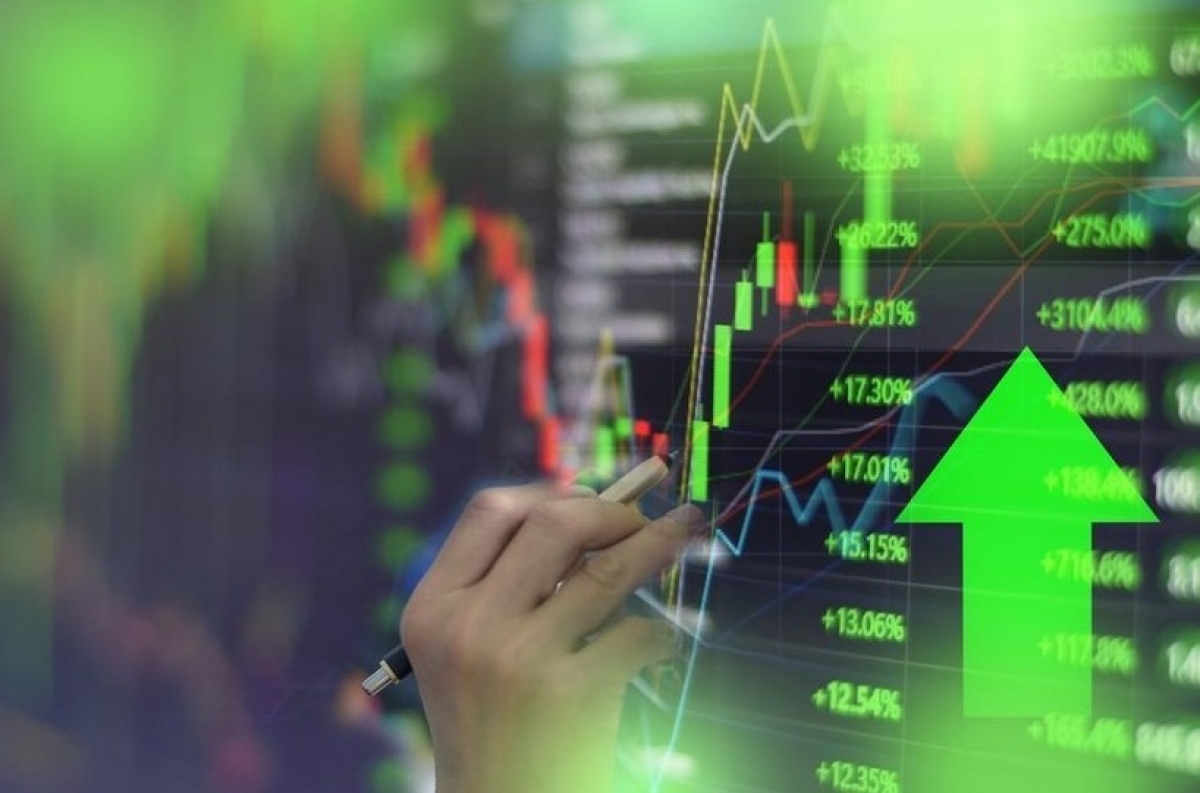 VIC lập đỉnh mới, một cổ phiếu 'tím lịm' chục phiên