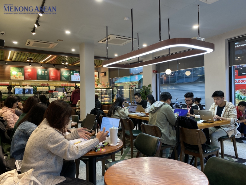 nửa đầu năm 2025, TP HCM và Hà Nội chứng kiến sự nở rộng của các mô hình cafe kết hợp co-working 