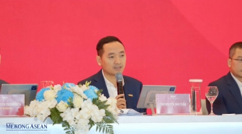Ông Nguyễn Văn Tuấn trả lời cổ đông về khoản đầu tư vào Eximbank
