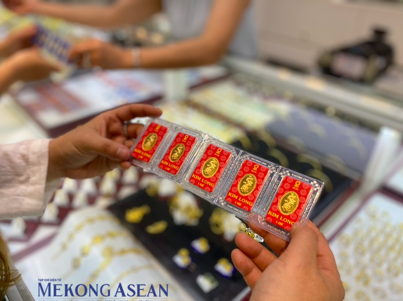 Giá vàng miếng SJC mất 500.000 đồng/lượng phiên đầu tuần