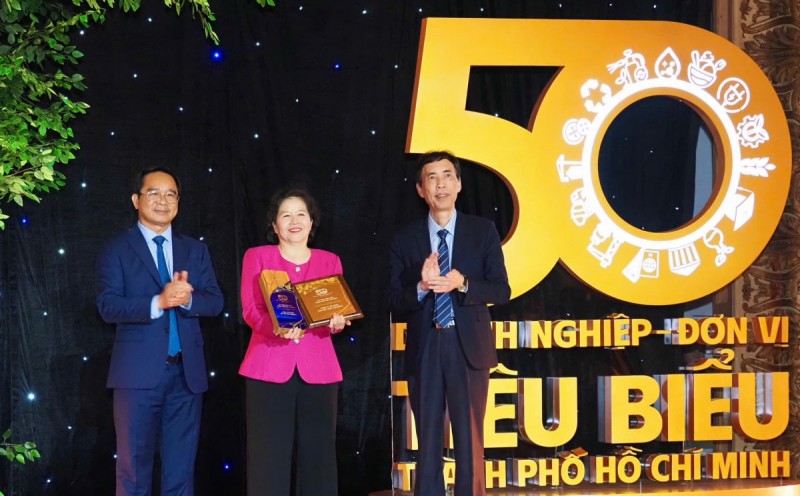Vinamilk được vinh danh là doanh nghiệp tiêu biểu của TP HCM