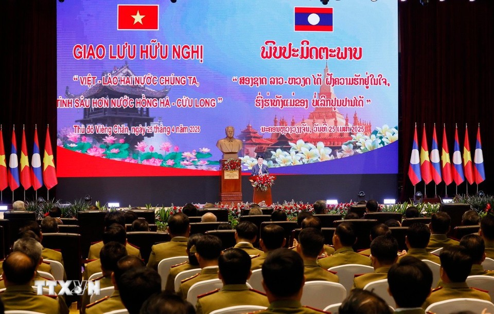 Chủ tịch nước nhấn mạnh, mỗi thắng lợi trong sự nghiệp đấu tranh giải phóng dân tộc trước đây cũng như trong công cuộc xây dựng và bảo vệ Tổ quốc ngày nay của Việt Nam đều có sự ủng hộ quý báu, giúp đỡ chí tình, chí nghĩa, có hiệu quả của Đảng, Nhà nước và nhân dân các dân tộc Lào anh em - Ảnh: TTXVN