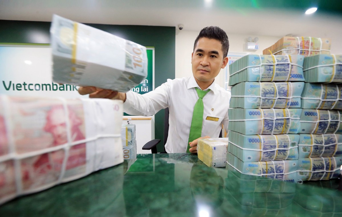 Lãi bán niên Vietcombank vượt 29.000 tỷ đồng, thu nhập nhân viên tăng mạnh