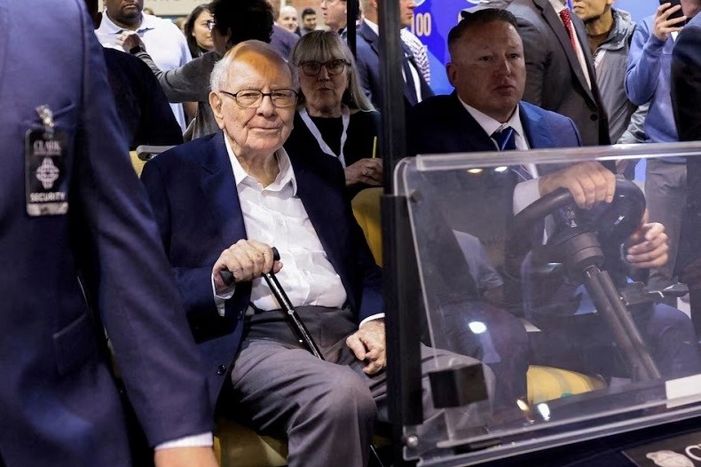 Tỷ phú Buffett rời ghế CEO Berkshire Hathaway sau 60 năm