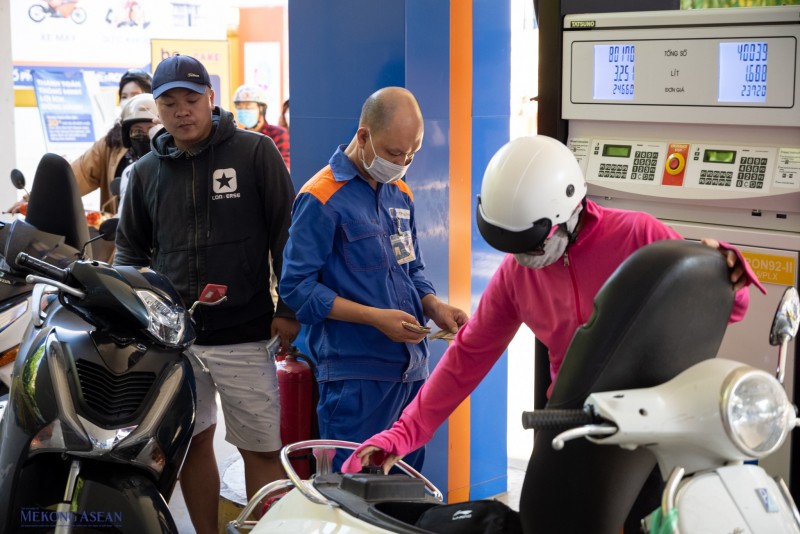 Xăng RON 95 tăng phiên thứ 2 liên tiếp lên trên 20.000 đồng/lít