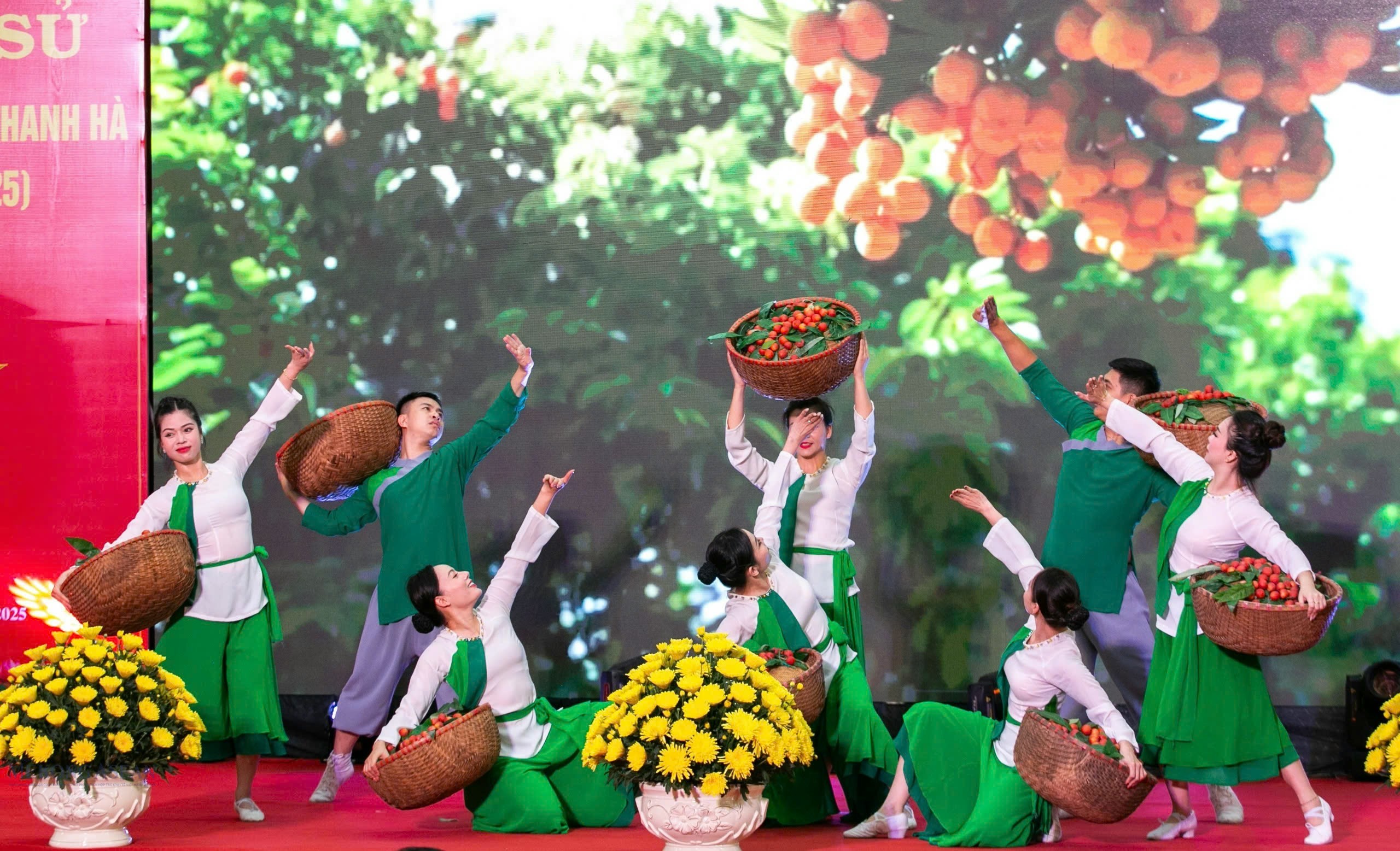 Một tiết mục văn nghệ tại lễ kỷ niệm.