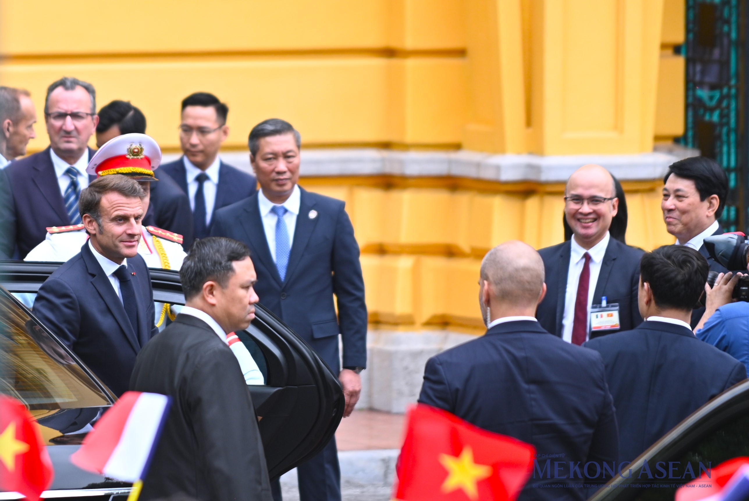 Chủ tịch nước Lương Cường chủ trì lễ đón Tổng thống Pháp