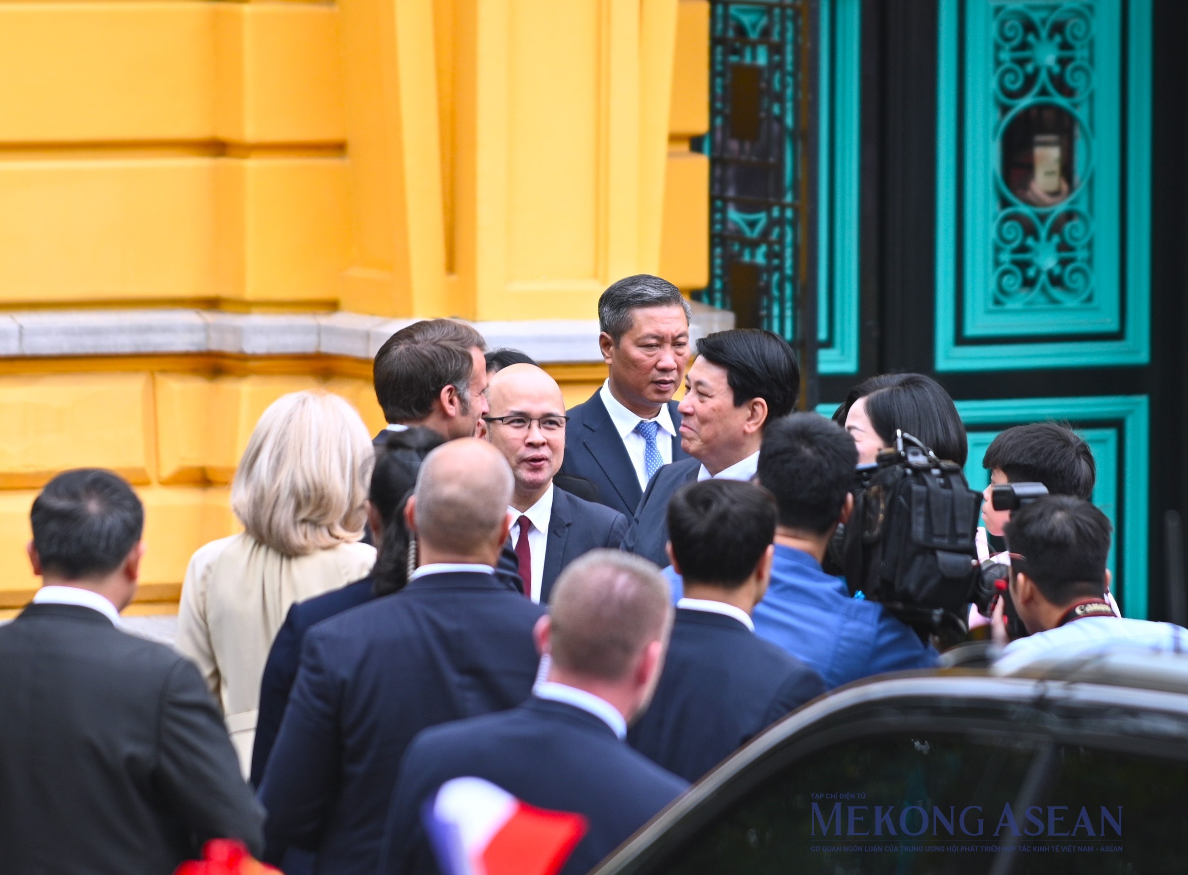 Chủ tịch nước Lương Cường chủ trì lễ đón Tổng thống Pháp