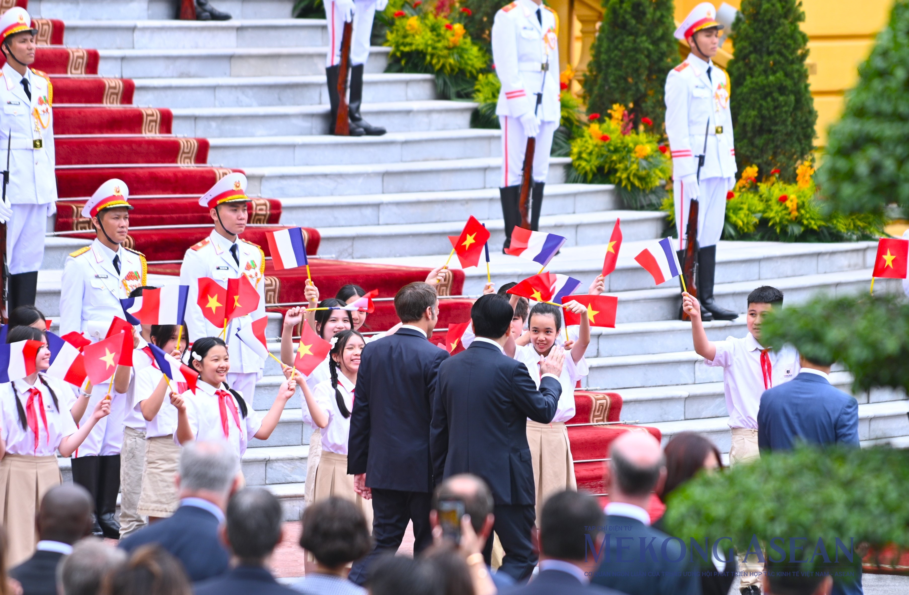 Chủ tịch nước Lương Cường chủ trì lễ đón Tổng thống Pháp