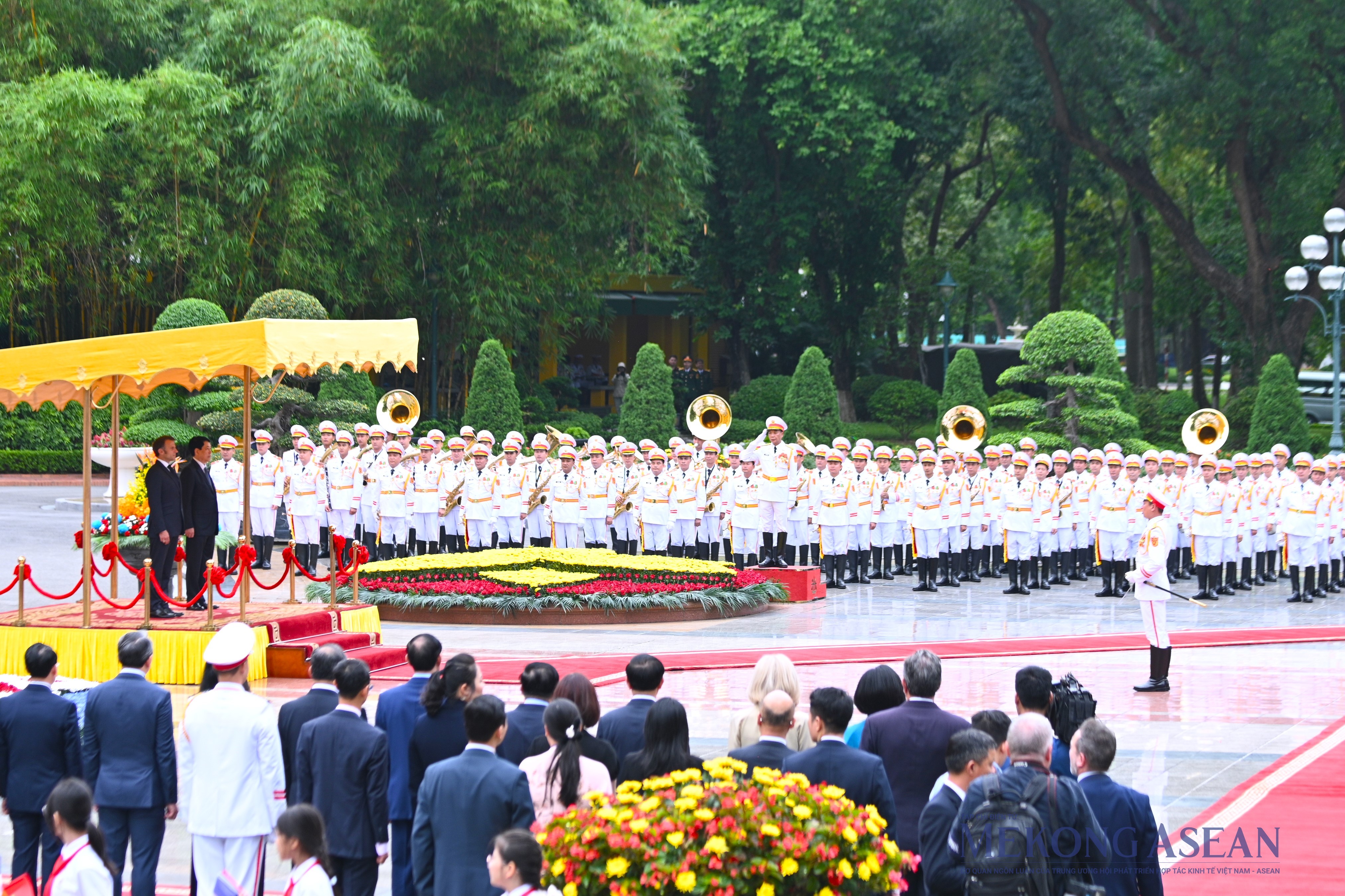 Chủ tịch nước Lương Cường chủ trì lễ đón Tổng thống Pháp