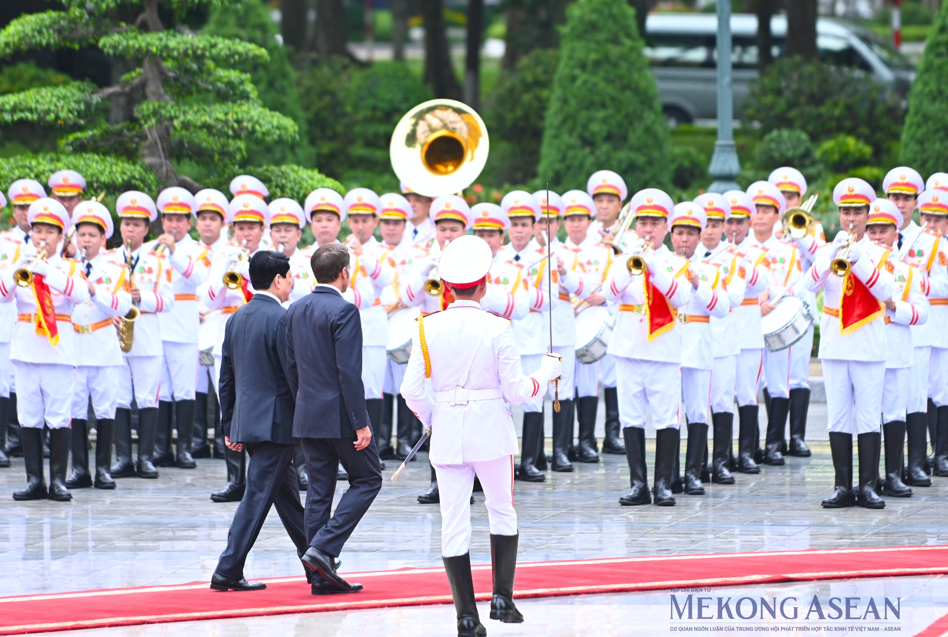 Chủ tịch nước Lương Cường chủ trì lễ đón Tổng thống Pháp