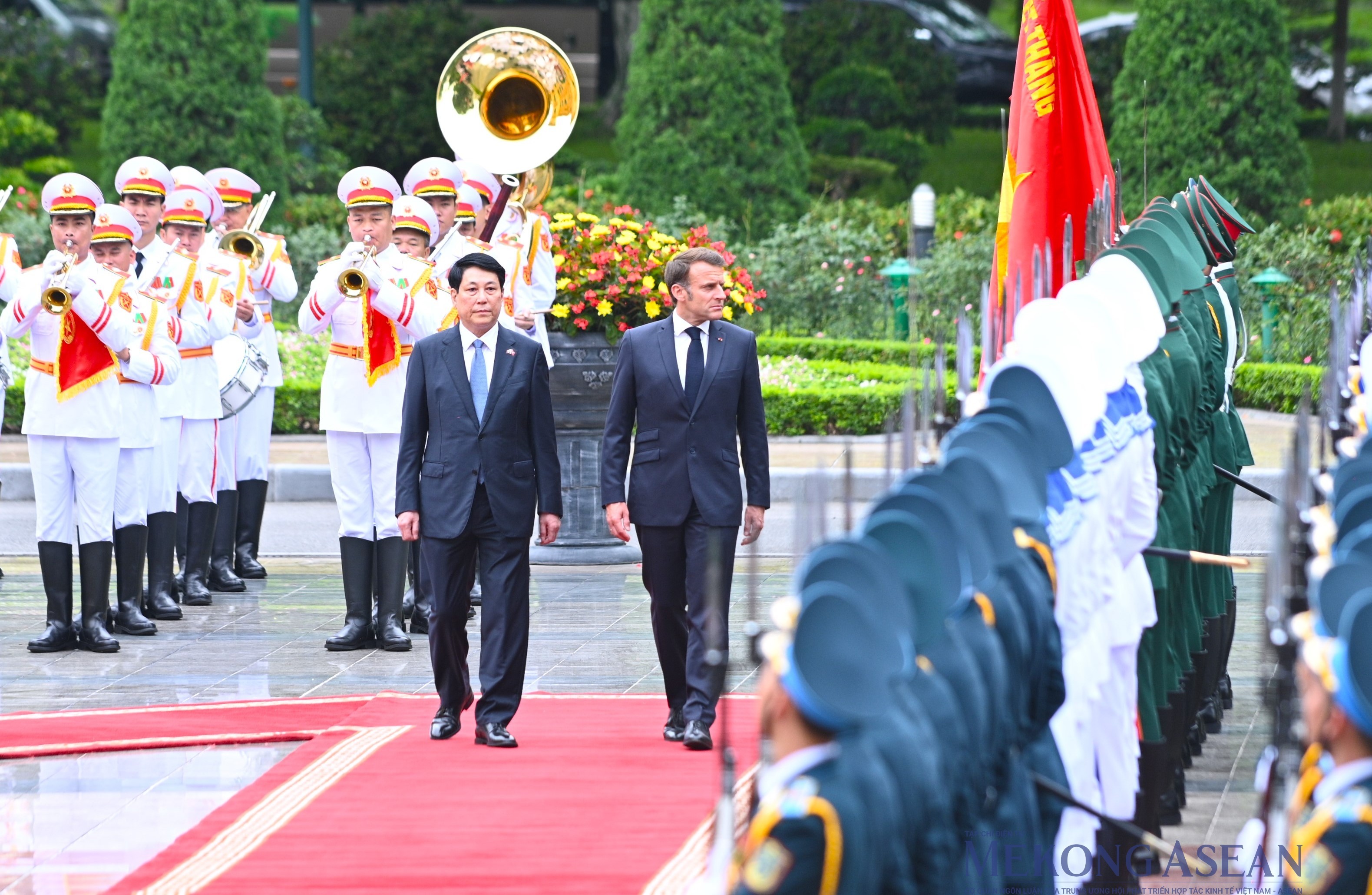 Chủ tịch nước Lương Cường chủ trì lễ đón Tổng thống Pháp