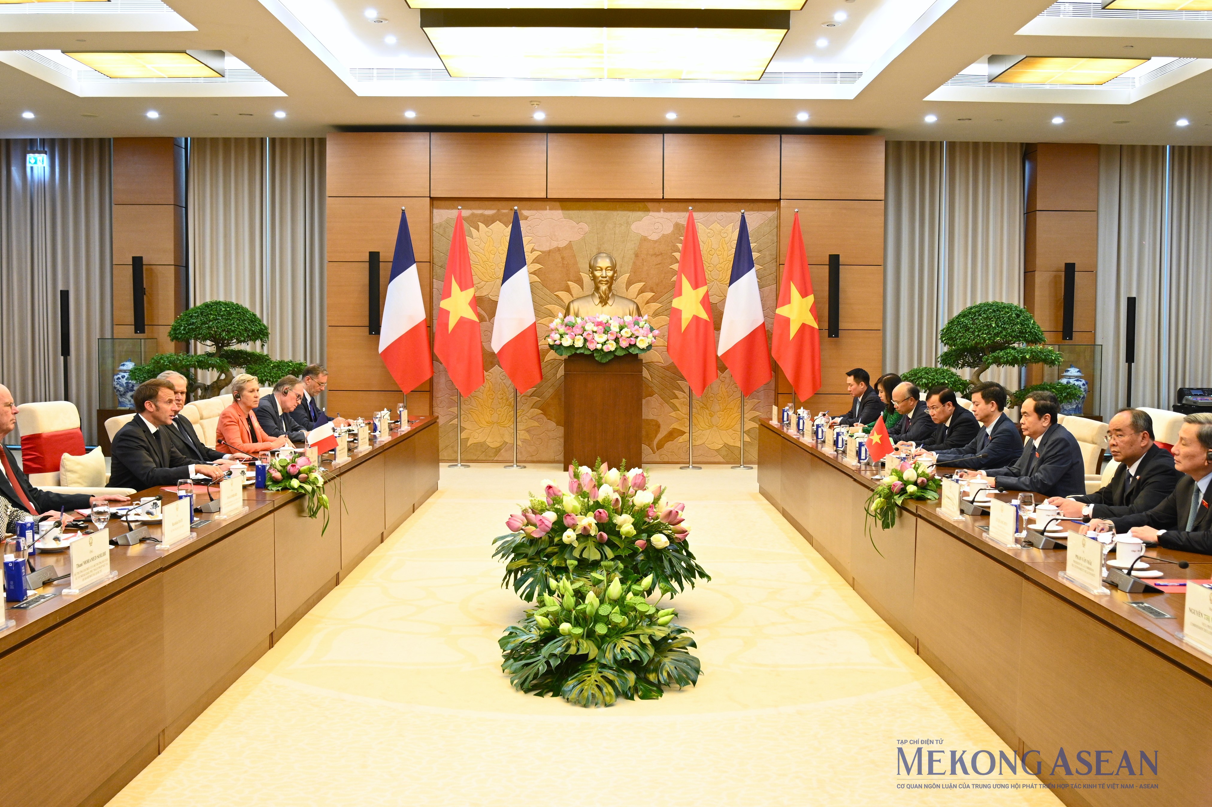 Chủ tịch Quốc hội Trần Thanh Mẫn hội kiến Tổng thống Pháp