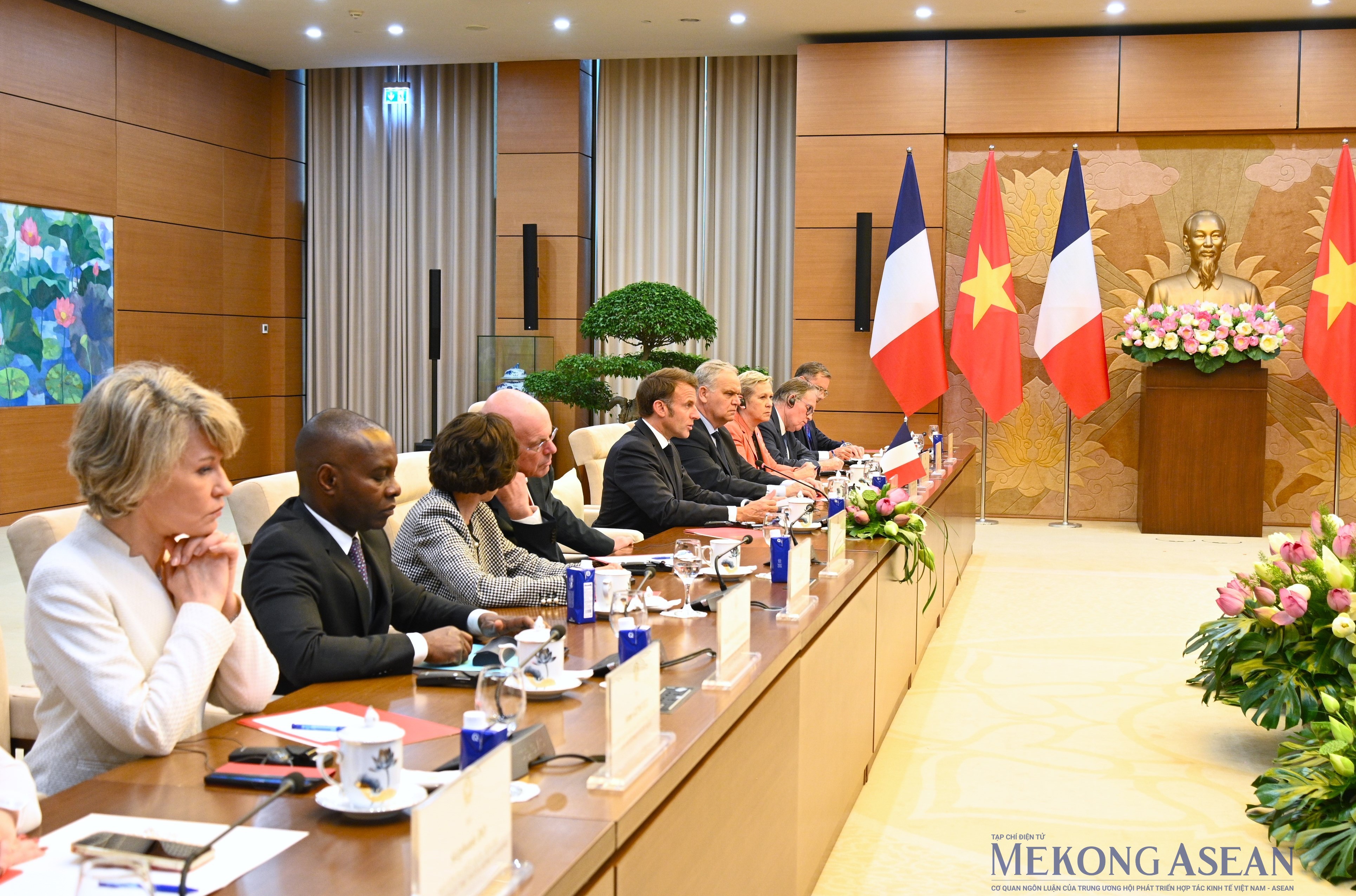 Chủ tịch Quốc hội Trần Thanh Mẫn hội kiến Tổng thống Pháp