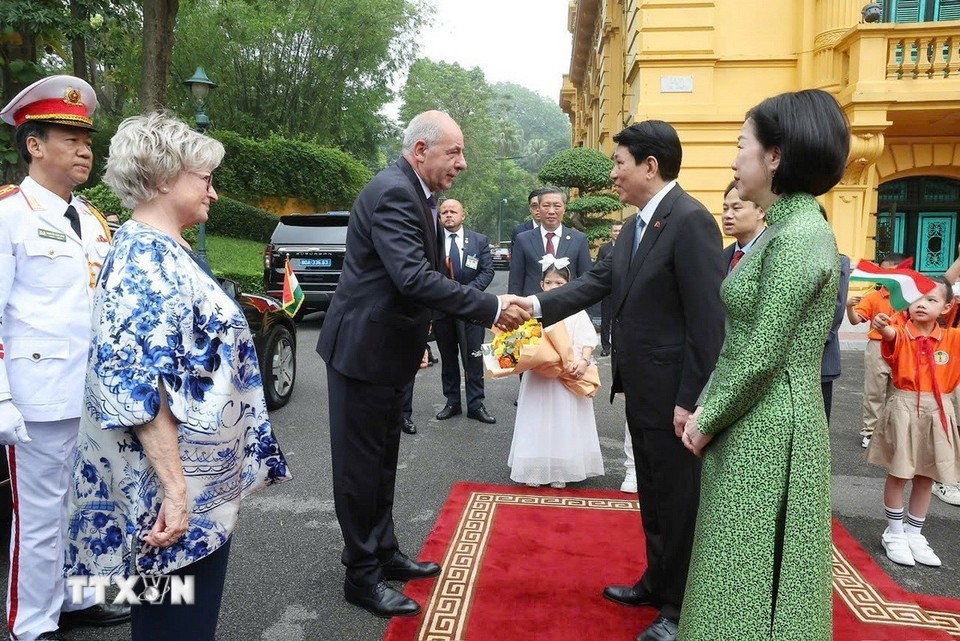 Chủ tịch nước Lương Cường chủ trì lễ đón Tổng thống Hungary