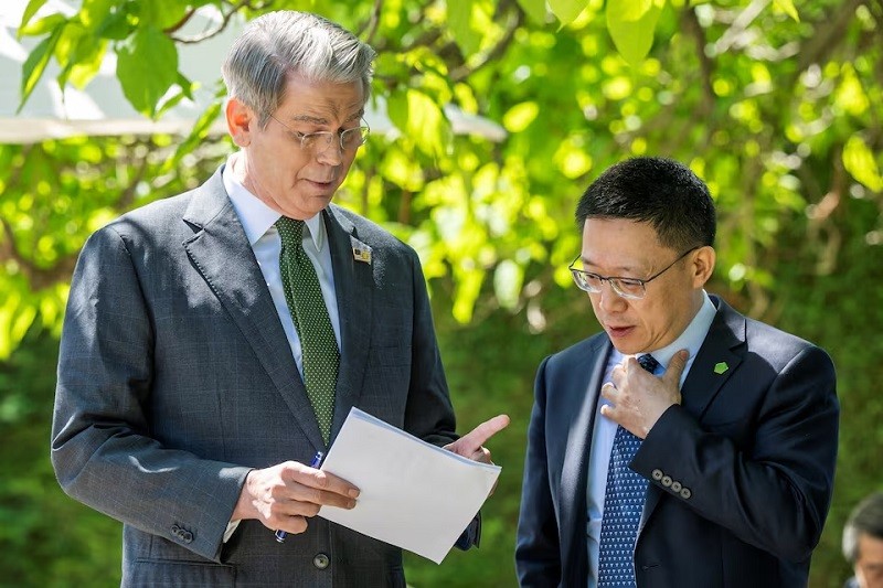 Bộ trưởng Tài chính Mỹ Scott Bessent và Thứ trưởng Tài chính Trung Quốc Liao Min tại Thụy Sỹ ngày 11/5. Ảnh: Reuters