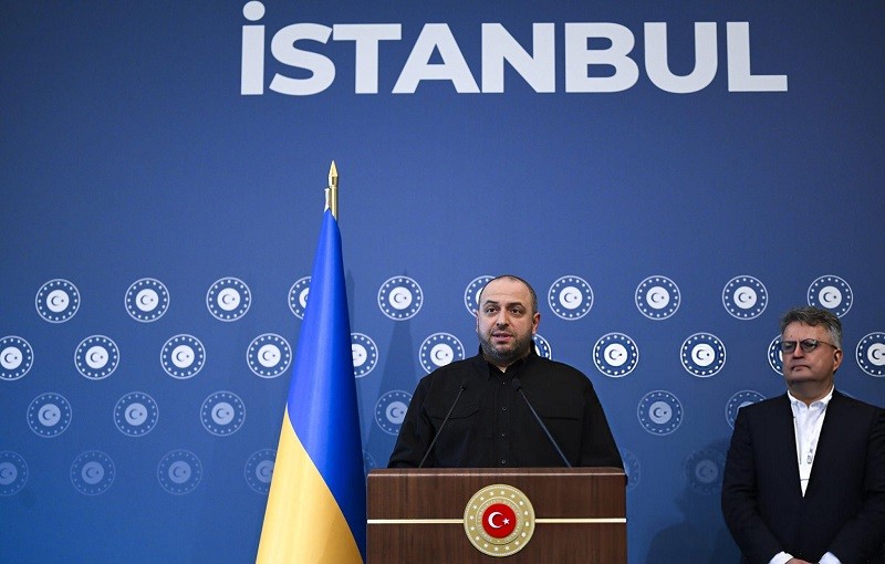 Ông Rustem Umerov trong buổi họp báo sau hòa đàm ngày 2/6 tại Istanbul. Ảnh: Anadolu