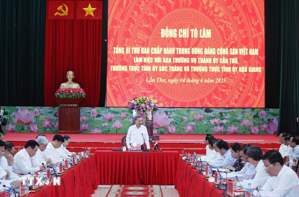 Tổng Bí thư Tô Lâm và Đoàn công tác Trung ương đã làm việc với Ban Thường vụ Thành ủy Cần Thơ, Thường trực Tỉnh ủy Sóc Trăng và Thường trực Tỉnh ủy Hậu Giang về triển khai thực hiện các nghị quyết, kết luận của Trung ương gần đây, việc sắp xếp tổ chức bộ máy của địa phương