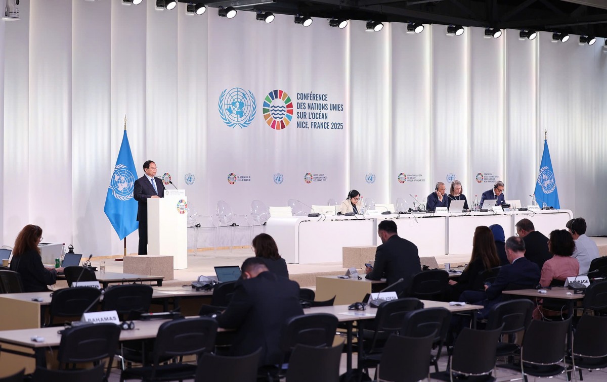 Thủ tướng Chính phủ thông báo việc Việt Nam đăng ký 15 cam kết tự nguyện trong các lĩnh vực khác nhau về quản trị biển và đại dương. Ảnh: VGP.