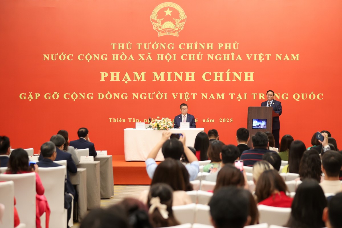 Thủ tướng Phạm Minh Chính phát biểu tại buổi gặp gỡ cộng đồng, lưu học sinh Việt Nam tại khu vực Bắc Kinh, Thiên Tân, Hà Bắc (Trung Quốc). Ảnh: VGP.