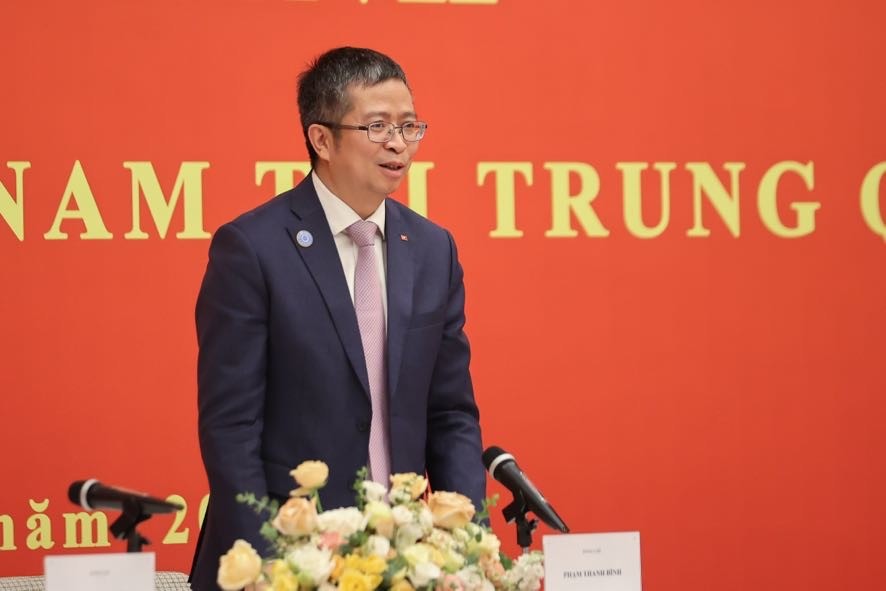 Đại sứ Việt Nam tại Trung Quốc Phạm Thanh Bình báo cáo tại cuộc gặp gỡ. Ảnh: VGP.