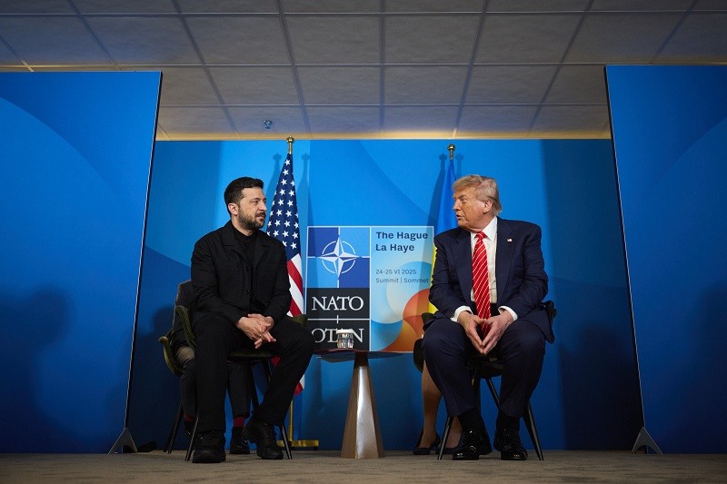 Ông Zelensky và ông Trump tại Hà Lan ngày 25/6. Ảnh: X/@ZelenskyyUa