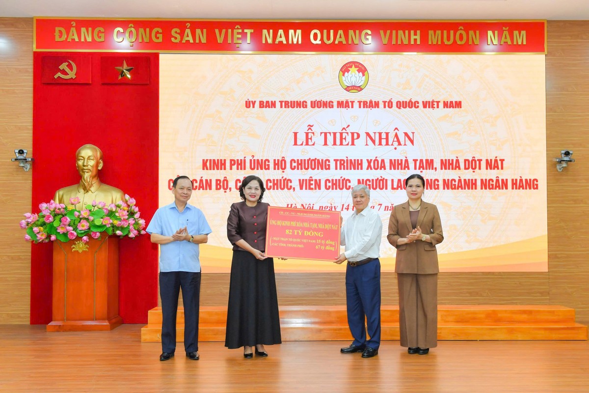 Ngành ngân hàng góp sức xóa 1.366 nhà tạm, nhà dột nát