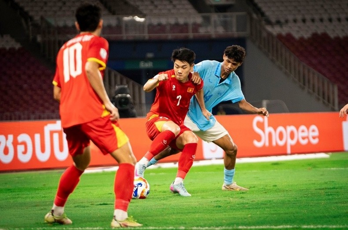 Đánh bại Campuchia, U23 Việt Nam hiên ngang vào bán kết