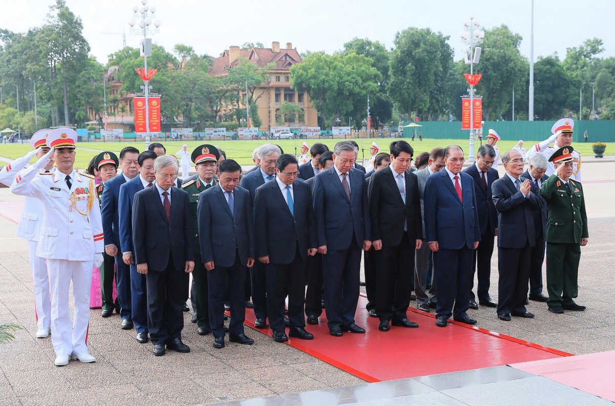 Lãnh đạo Đảng, Nhà nước viếng Chủ tịch Hồ Chí Minh và các Anh hùng liệt sĩ Lãnh đạo Đảng, Nhà nước viếng Chủ tịch Hồ Chí Minh và các Anh hùng liệt sĩ