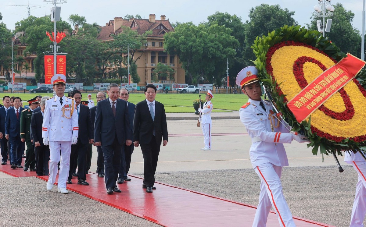 Lãnh đạo Đảng, Nhà nước viếng Chủ tịch Hồ Chí Minh và các Anh hùng liệt sĩ Lãnh đạo Đảng, Nhà nước viếng Chủ tịch Hồ Chí Minh và các Anh hùng liệt sĩ