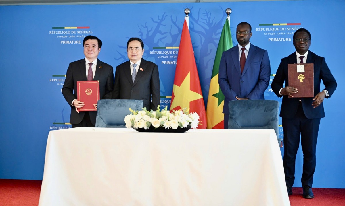 Chủ tịch Quốc hội Trần Thanh Mẫn hội kiến lãnh đạo cấp cao Senegal
