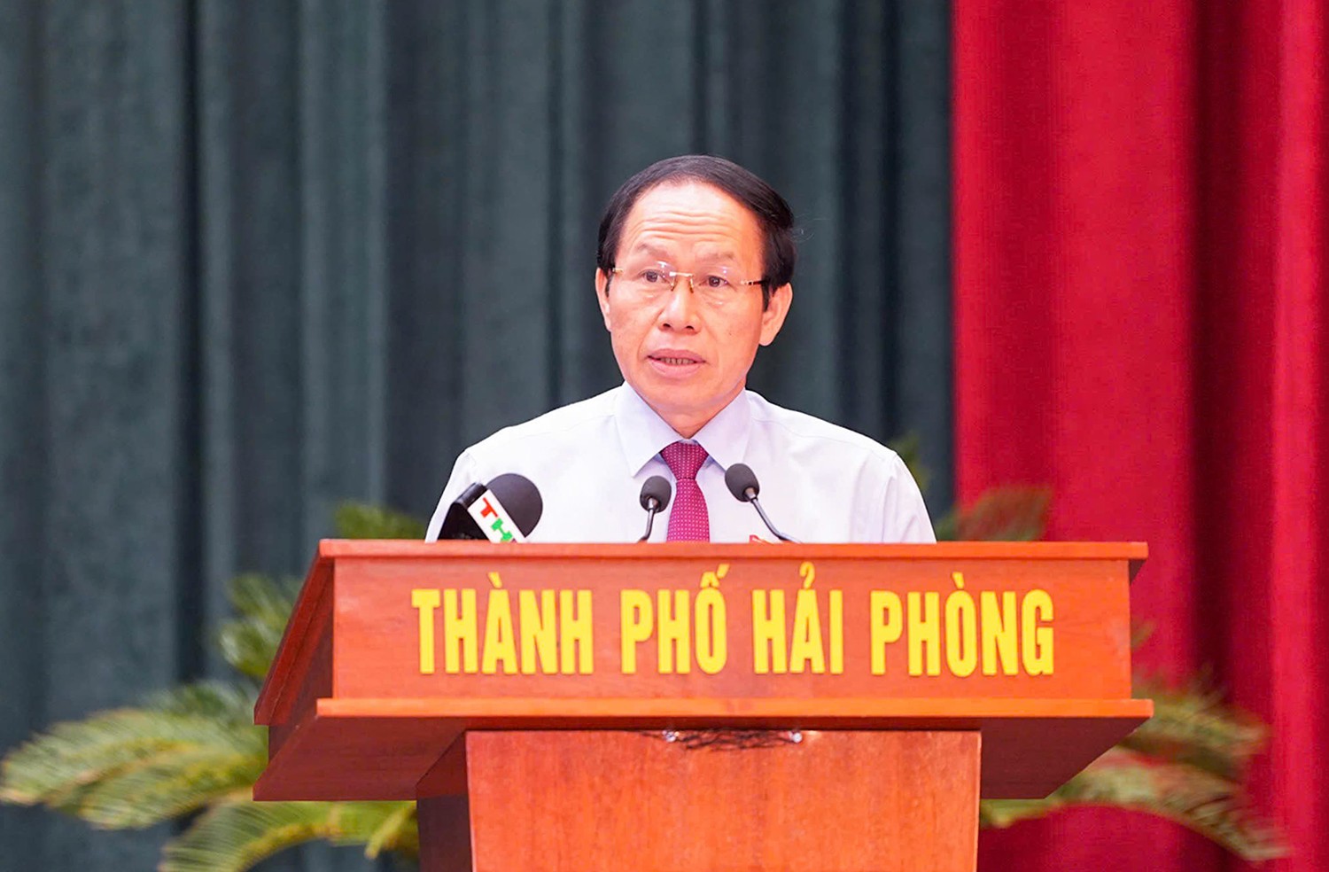 Bí thư Thành ủy Hải Phòng Lê Tiến Châu phát biểu chỉ đạo tại kỳ họp.