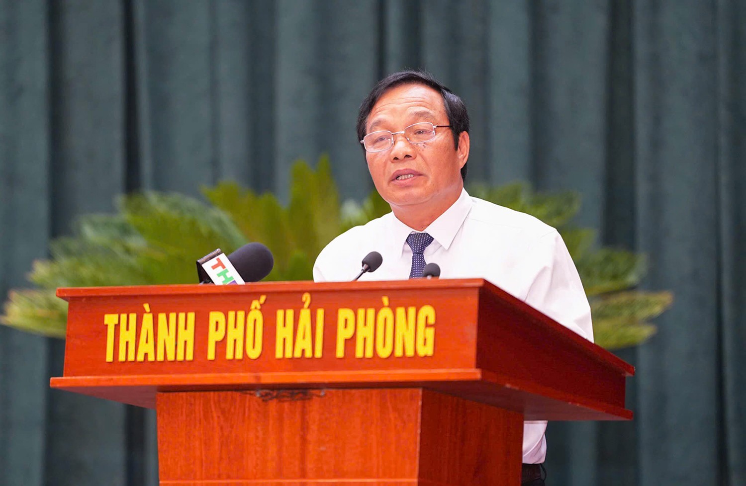 Chủ tịch HĐND thành phố Hải Phòng Lê Văn Hiệu phát biểu khai mạc kỳ họp. 