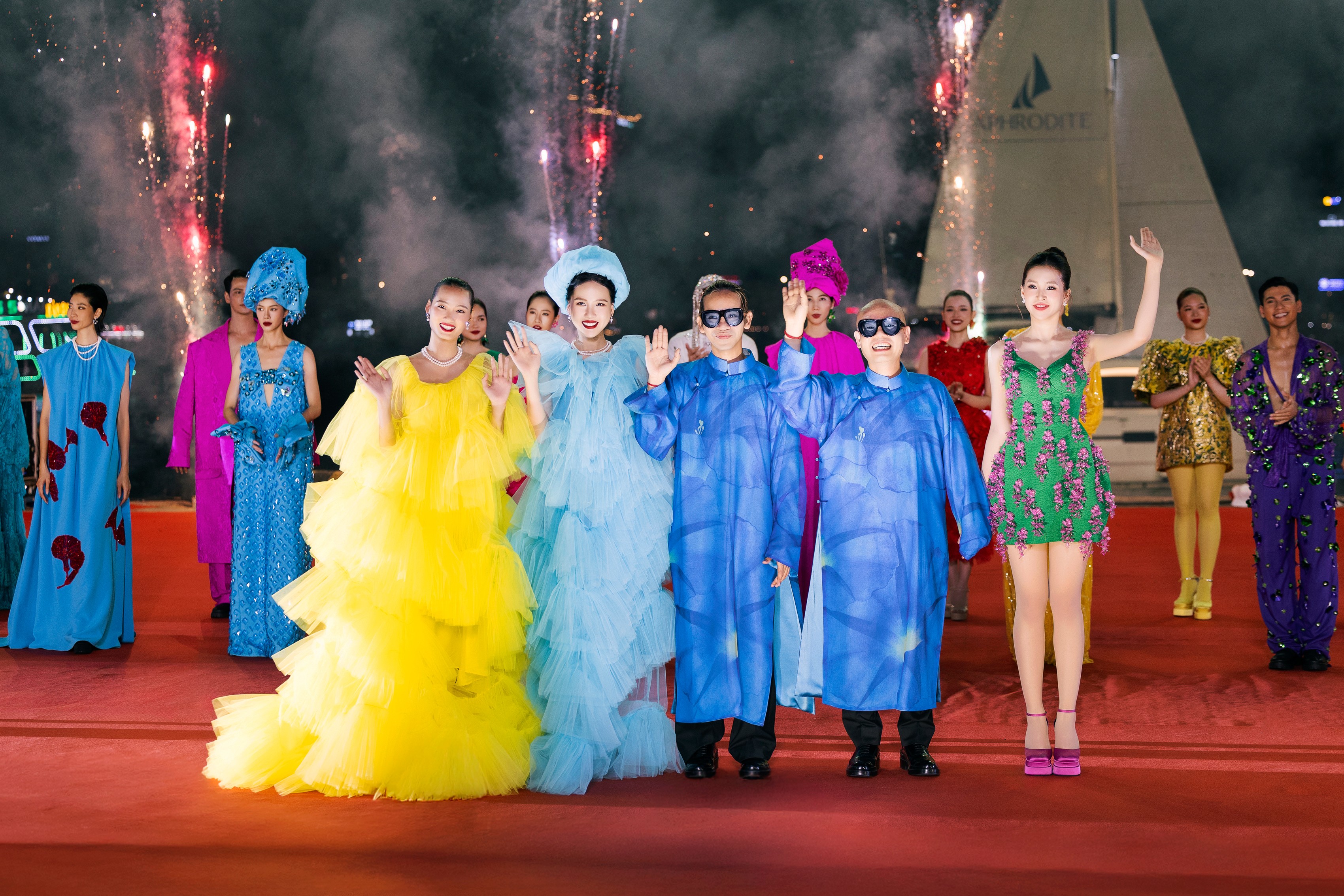 VUNGOC&SON: Nơi pháo hoa rực rỡ, khi văn hoá và thời trang giao thoa