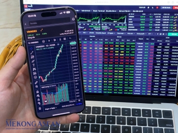 VN-Index lập đỉnh lịch sử mới, loạt cổ phiếu thăng hoa