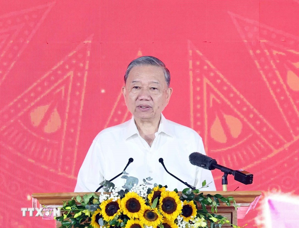 Tổng Bí thư Tô Lâm phát biểu tại Lễ khởi công Trường liên cấp Tiểu học, Trung học cơ sở xã Si Pa Phìn, tỉnh Điện Biên. 