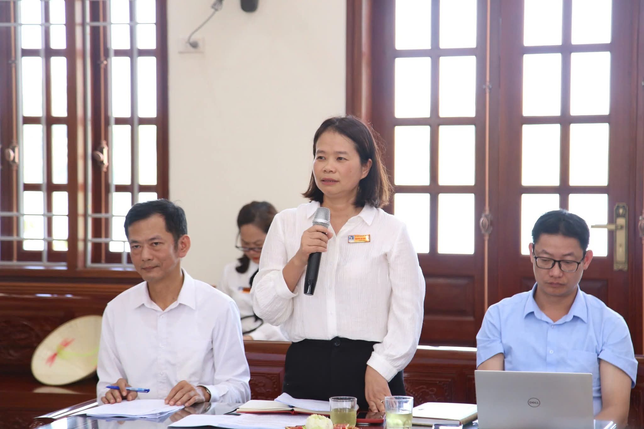 Lãnh đạo Ban Quản lý di tích Côn Sơn - Kiếp Bạc phát biểu tại cuộc họp.