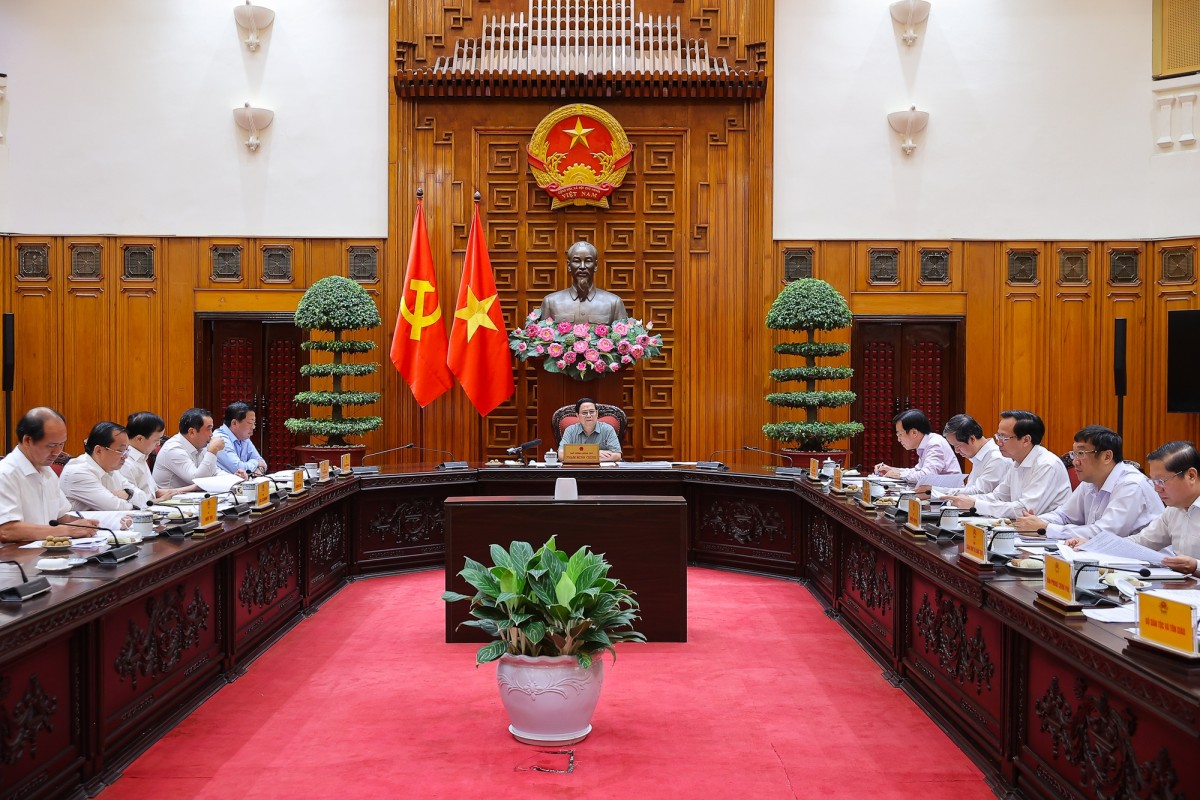 Thủ tướng Phạm Minh Chính chủ trì cuộc họp về triển khai Kết luận của Bộ Chính trị, chỉ đạo của Tổng Bí thư Tô Lâm về chủ trương đầu tư xây dựng trường học cho các xã biên giới. Ảnh: VGP.