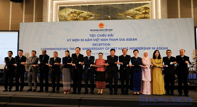 Đại diện Việt Nam và các nước ASEAN tham dự buổi lễ. Ảnh: Tùng Dương/Mekong ASEAN