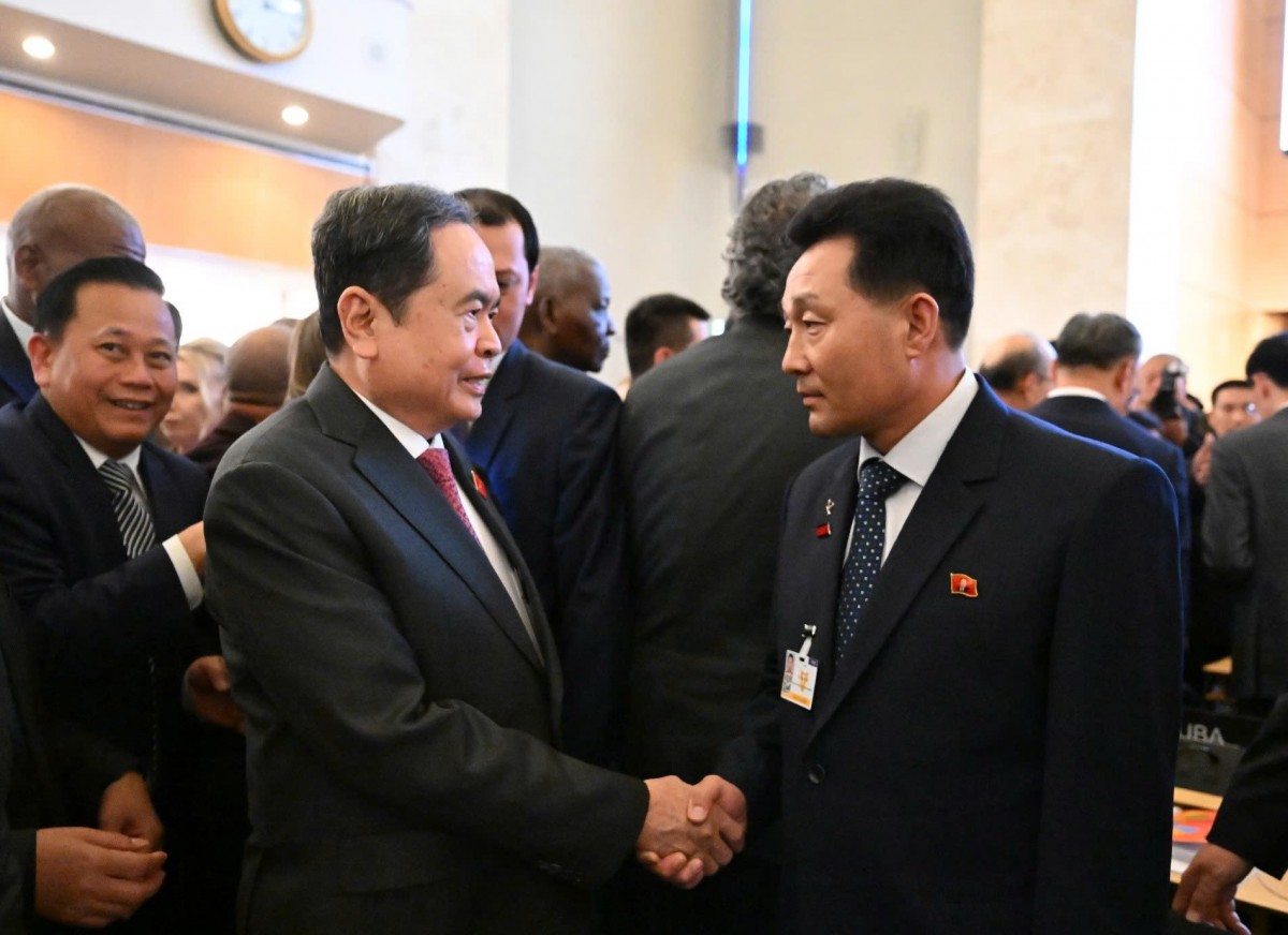 Chủ tịch Quốc hội gặp song phương bên lề hội nghị tại Thụy Sĩ